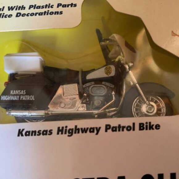 NIB Vintage 1994 Matchbox Harley Electra Glide Police Bikes 2; Kansas/Florida - Picture 3 of 5